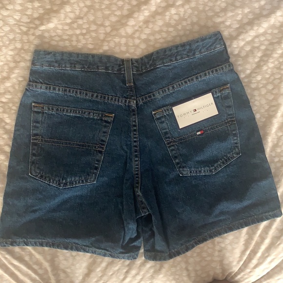 Vintage Tommy Hilfiger high waisted denim shorts - Picture 2 of 2